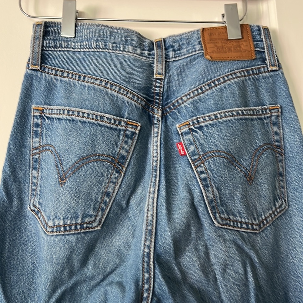 Levi’s Ribcage Straight Jeans - Picture 6 of 11